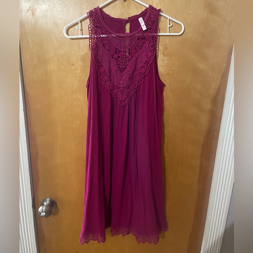 Maroon lace sundress 💃
Size: Medium
Brand: Xhilaration